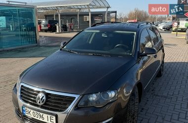 Універсал Volkswagen Passat 2010 в Рівному