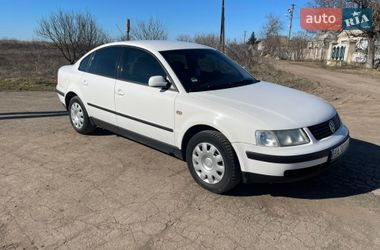 Седан Volkswagen Passat 1998 в Вознесенске