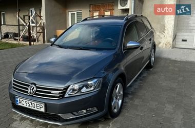 Універсал Volkswagen Passat 2014 в Чернівцях