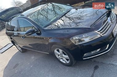 Універсал Volkswagen Passat 2012 в Львові