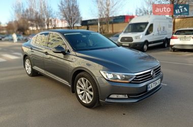 Седан Volkswagen Passat 2015 в Києві