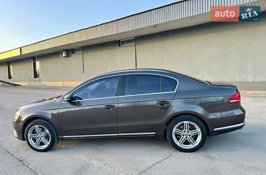 Седан Volkswagen Passat 2012 в Львові