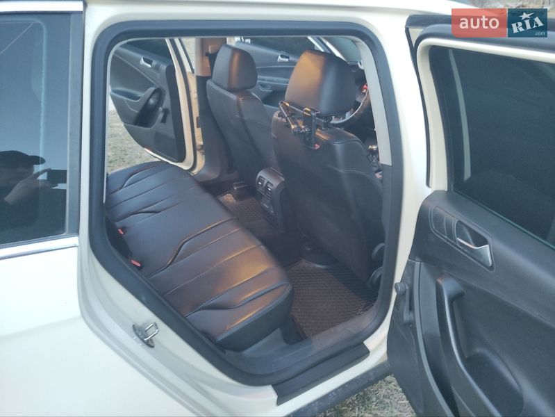 Универсал Volkswagen Passat 2009 в Надворной