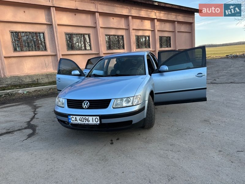 Седан Volkswagen Passat 1998 в Жашкове