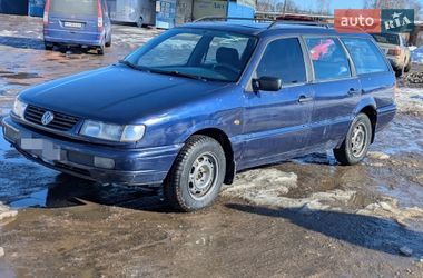 Универсал Volkswagen Passat 1994 в Глухове