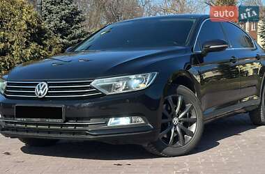Седан Volkswagen Passat 2015 в Днепре