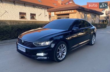 Седан Volkswagen Passat 2015 в Ивано-Франковске