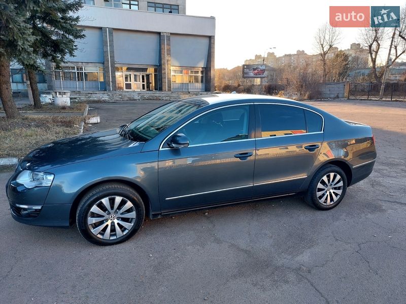 Седан Volkswagen Passat 2010 в Киеве