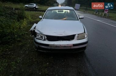 Седан Volkswagen Passat 1998 в Чернівцях