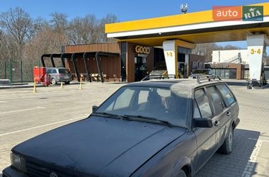 Універсал Volkswagen Passat 1988 в Чернівцях