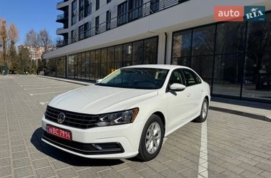 Седан Volkswagen Passat 2017 в Ровно