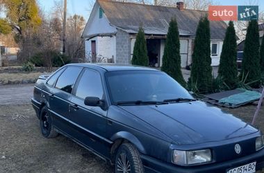 Седан Volkswagen Passat 1989 в Дубні
