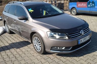 Универсал Volkswagen Passat 2011 в Ровно