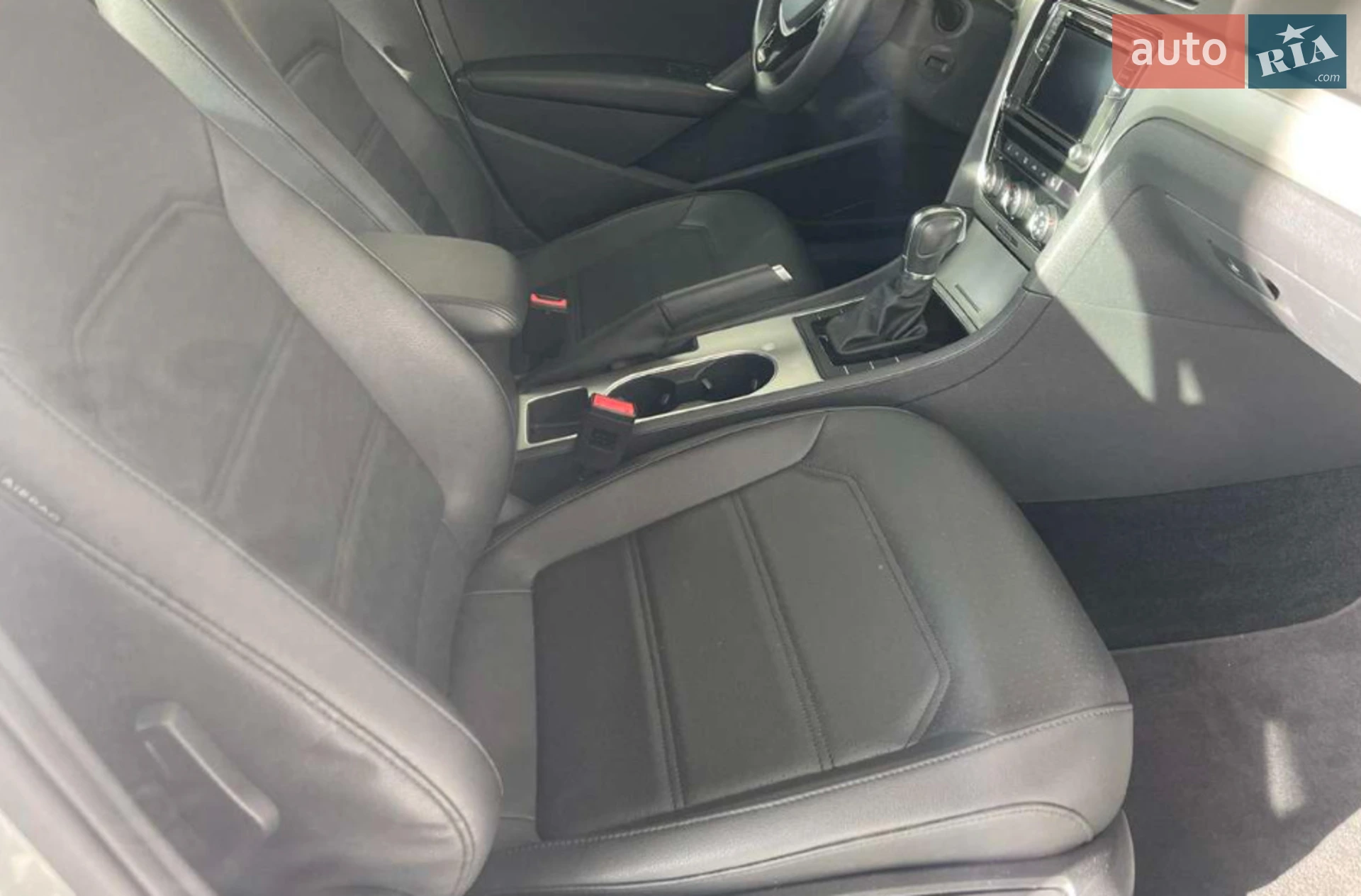 2019 Volkswagen Passat - мініатюра 3