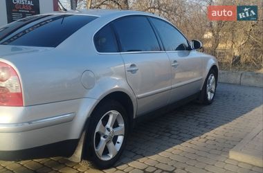 Седан Volkswagen Passat 2004 в Коростене