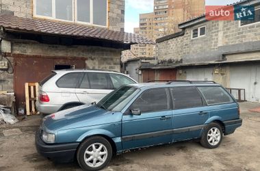 Универсал Volkswagen Passat 1989 в Киеве