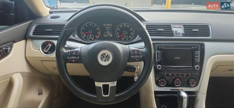 Седан Volkswagen Passat 2013 в Киеве