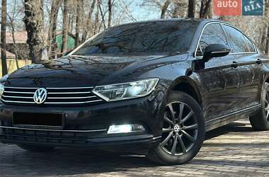 Седан Volkswagen Passat 2015 в Днепре