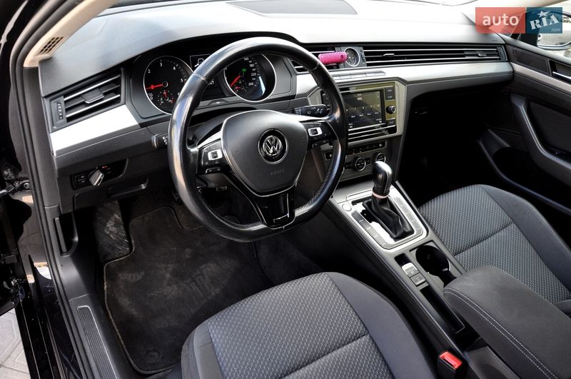 Седан Volkswagen Passat 2017 в Львове