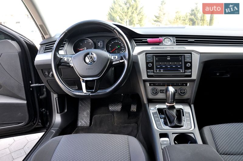 Седан Volkswagen Passat 2017 в Львове