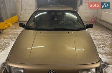 Седан Volkswagen Passat 1990 в Борисполе