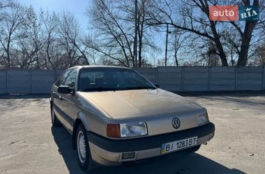 Седан Volkswagen Passat 1988 в Кременчуге