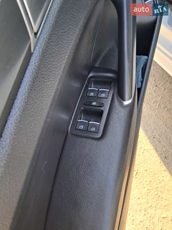 Седан Volkswagen Passat 2016 в Киеве