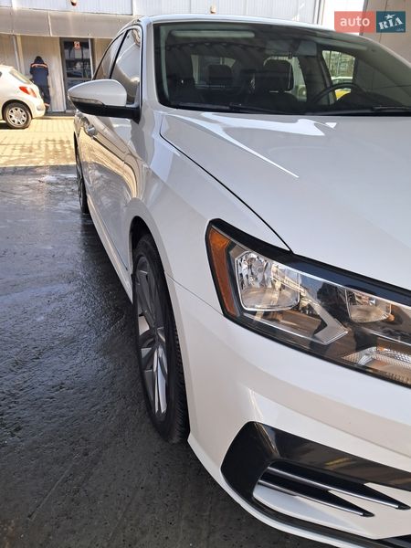 Седан Volkswagen Passat 2016 в Киеве