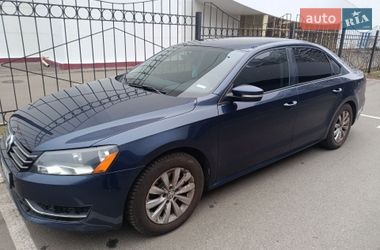 Седан Volkswagen Passat 2012 в Києві