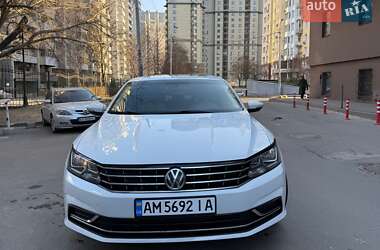 Седан Volkswagen Passat 2017 в Киеве