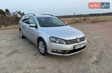 Універсал Volkswagen Passat 2014 в Житомирі