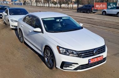 Седан Volkswagen Passat 2016 в Киеве