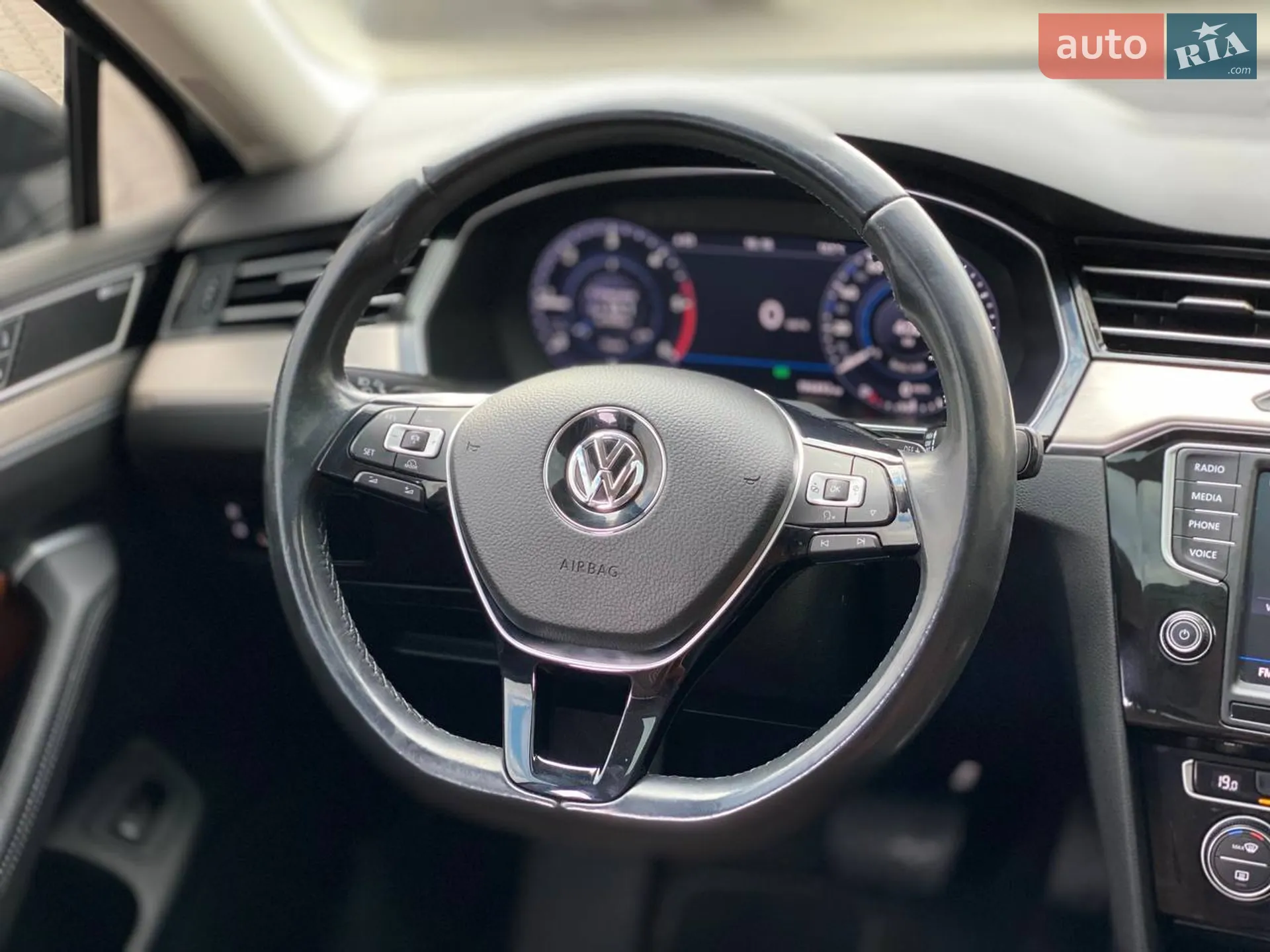 2016 Volkswagen Passat - мініатюра 15
