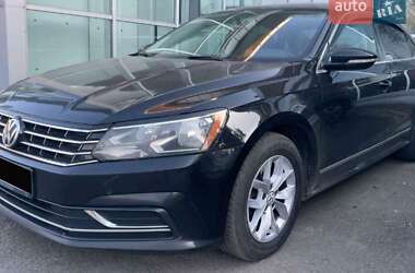 Седан Volkswagen Passat 2016 в Києві
