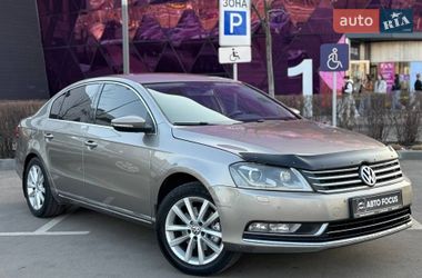 Седан Volkswagen Passat 2014 в Киеве