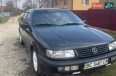 Седан Volkswagen Passat 1994 в Львове