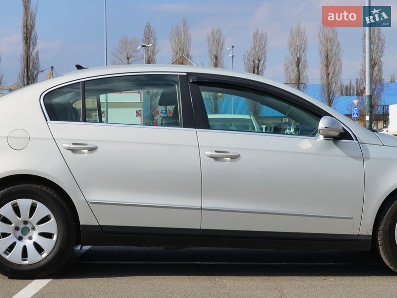 Седан Volkswagen Passat 2010 в Киеве