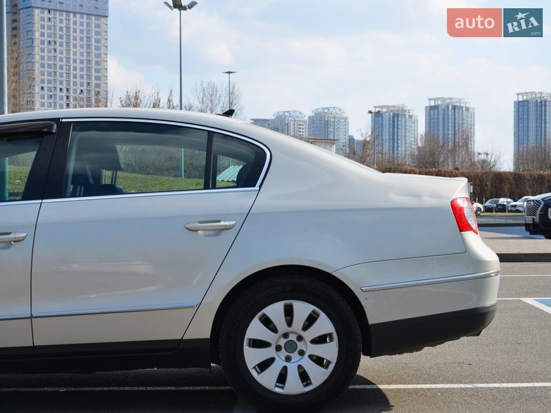 Седан Volkswagen Passat 2010 в Киеве