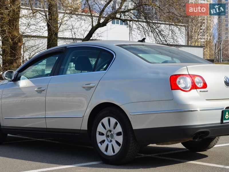 Седан Volkswagen Passat 2010 в Киеве