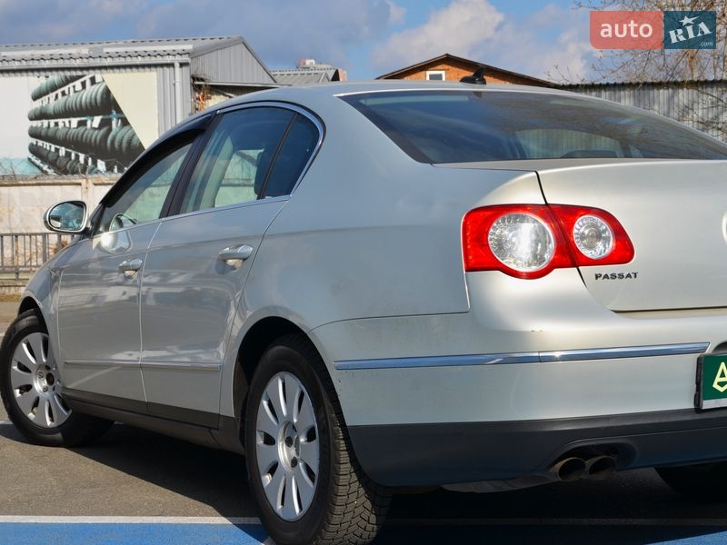 Седан Volkswagen Passat 2010 в Киеве