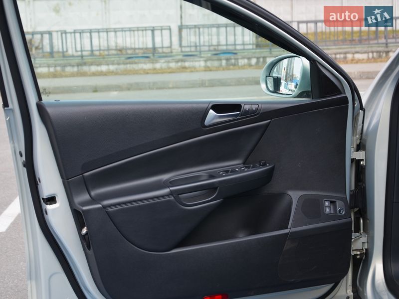 Седан Volkswagen Passat 2010 в Киеве