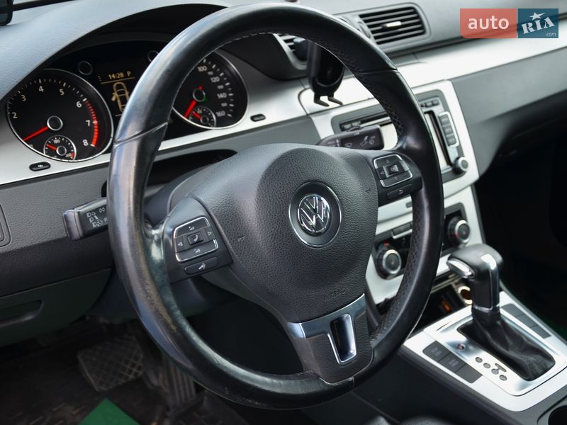 Седан Volkswagen Passat 2010 в Киеве