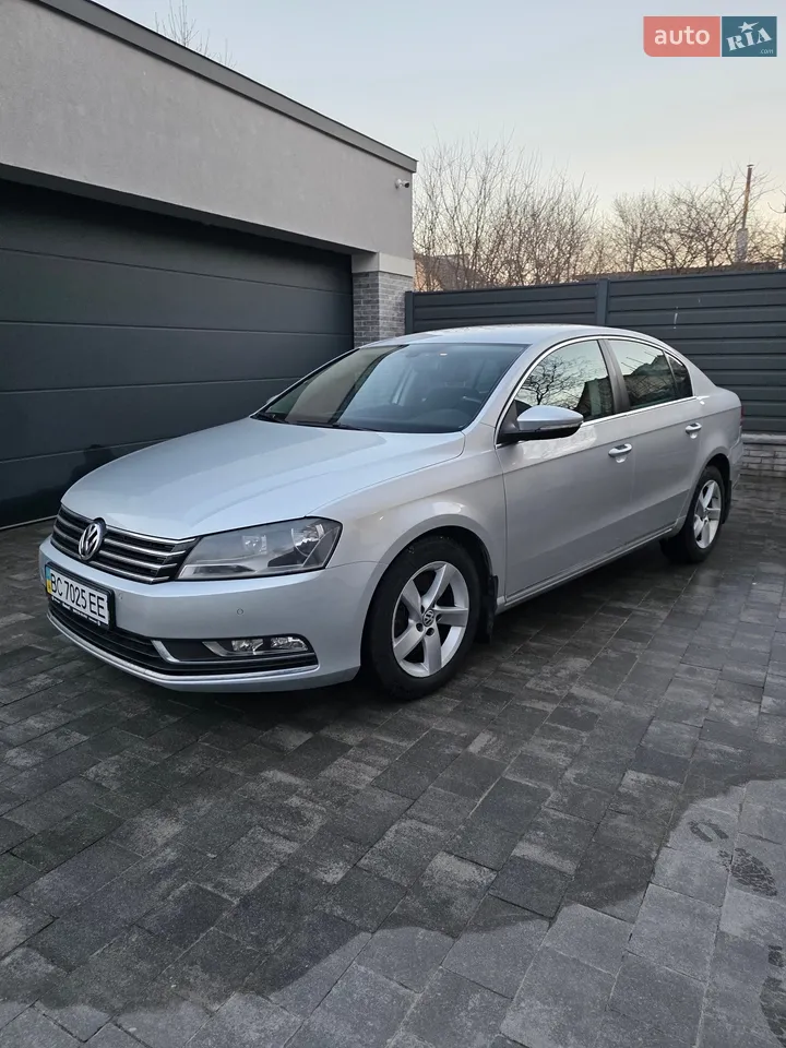 2010 Volkswagen Passat - мініатюра 9
