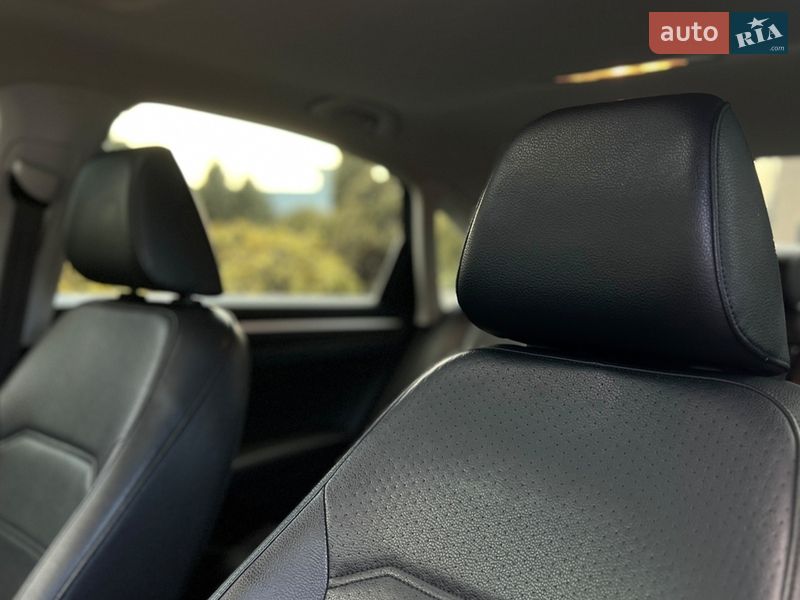 Седан Volkswagen Passat 2016 в Львове