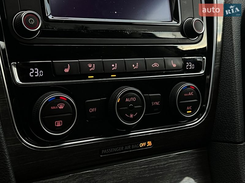 Седан Volkswagen Passat 2016 в Львове