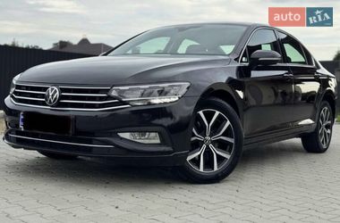 Седан Volkswagen Passat 2020 в Дрогобыче