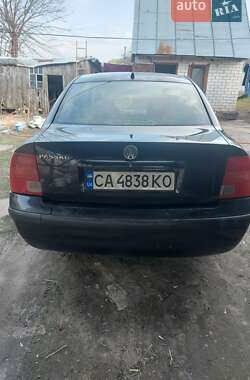 Седан Volkswagen Passat 1998 в Каневі