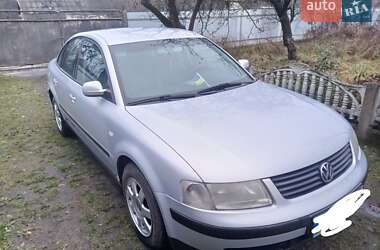 Седан Volkswagen Passat 2000 в Понинке