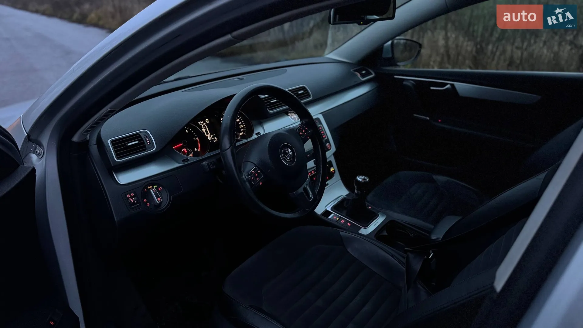 Volkswagen Passat 2011 VIN WVWZZZ3CZBE405123 фото оголошення 2 з 17