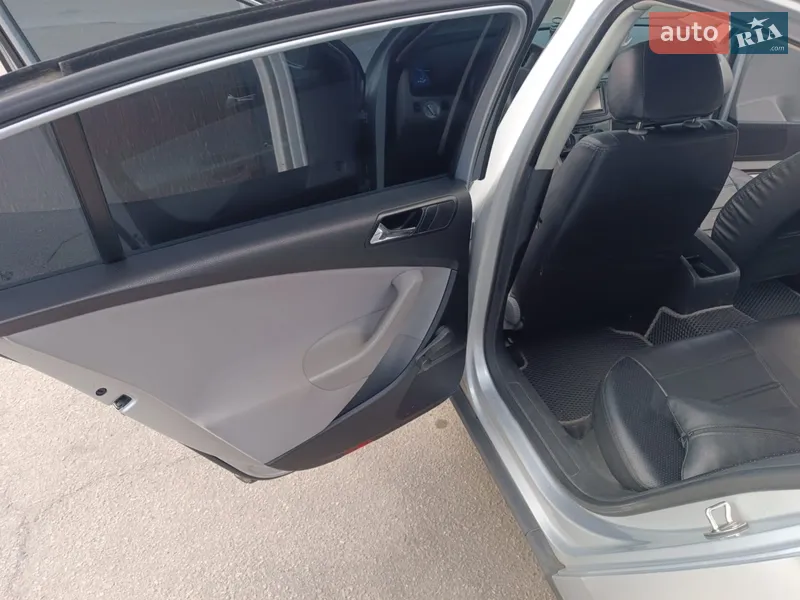 Volkswagen Passat 2005 VIN WVWZZZ3CZ6P000200 фото оголошення 14 з 74